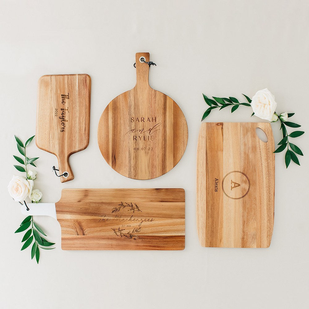 Personalized Wooden Round Cutting & Serving Board With Handle - Signature Script - Vispro Designs